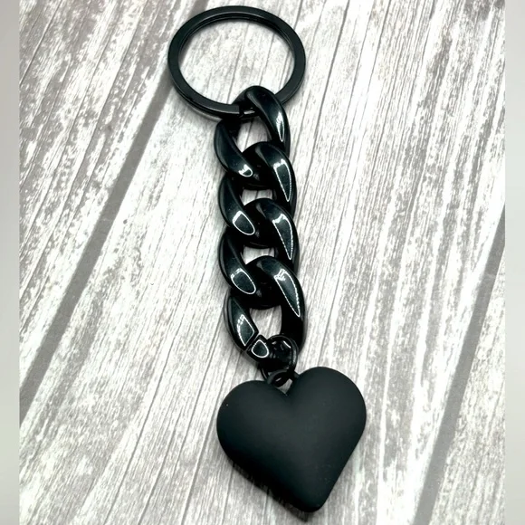 🖤NEW Matte Black Chunky Chain Heart Bag Charm/ Keychain - Picture 9 of 12